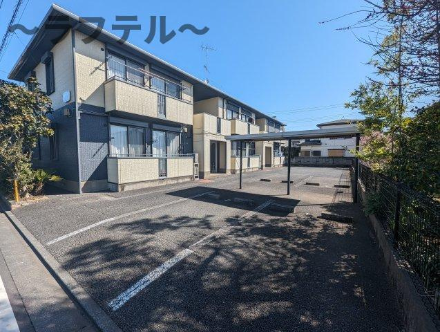 ウェストジュネスの駐車場