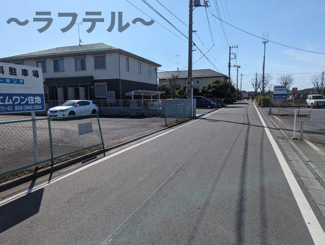 ウェストジュネスの周辺
