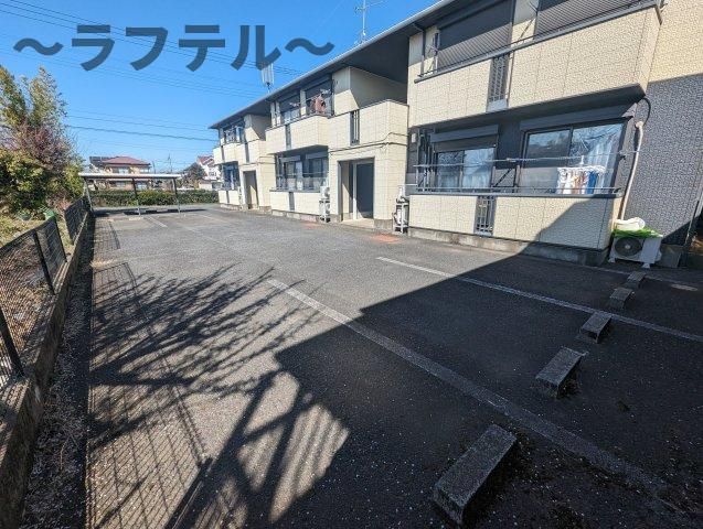 ウェストジュネスの駐車場
