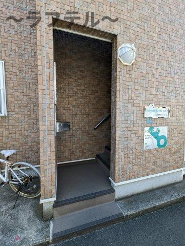 所沢市西所沢１丁目のアパートのエントランス