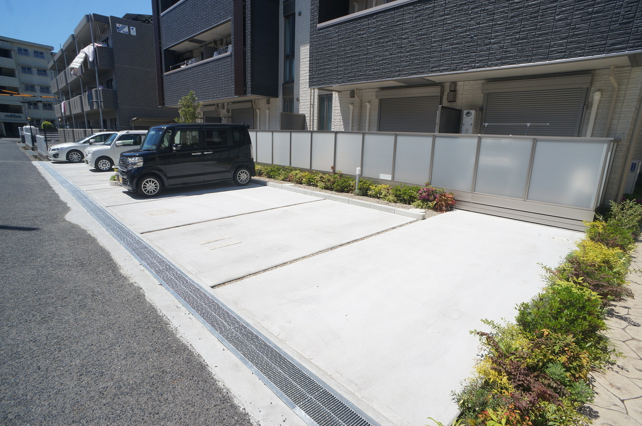 シャーメゾンアサヒⅣの駐車場