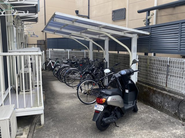 シティロイヤル富雄北の駐車場