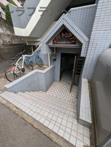 所沢市宮本町１丁目の賃貸マンションのエントランス