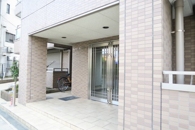 ウエストシティタワーズのエントランス