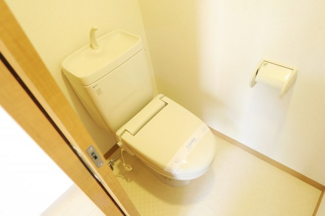 ウエストシティタワーズのトイレ|別号室の参考写真です。