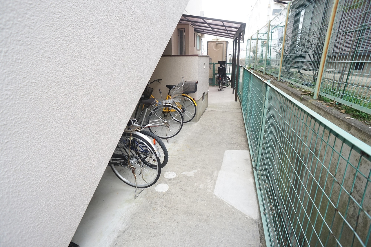 ハイツ平沼の駐車場
