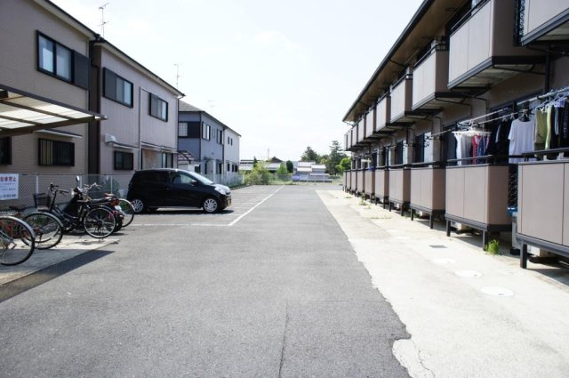ハイツソレイユの駐車場