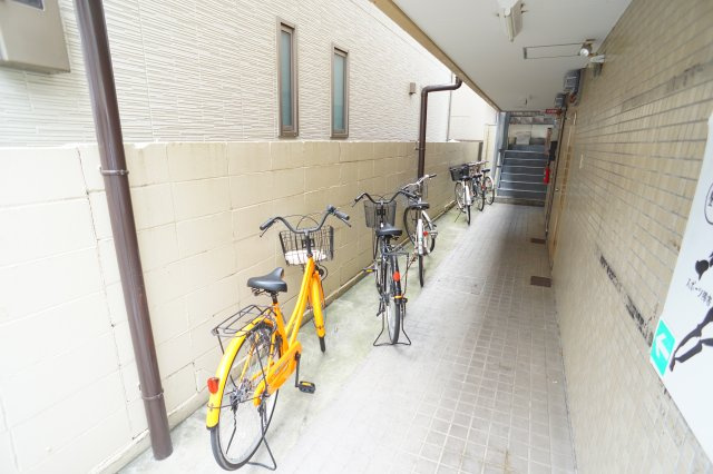 コーポ諏訪の駐車場