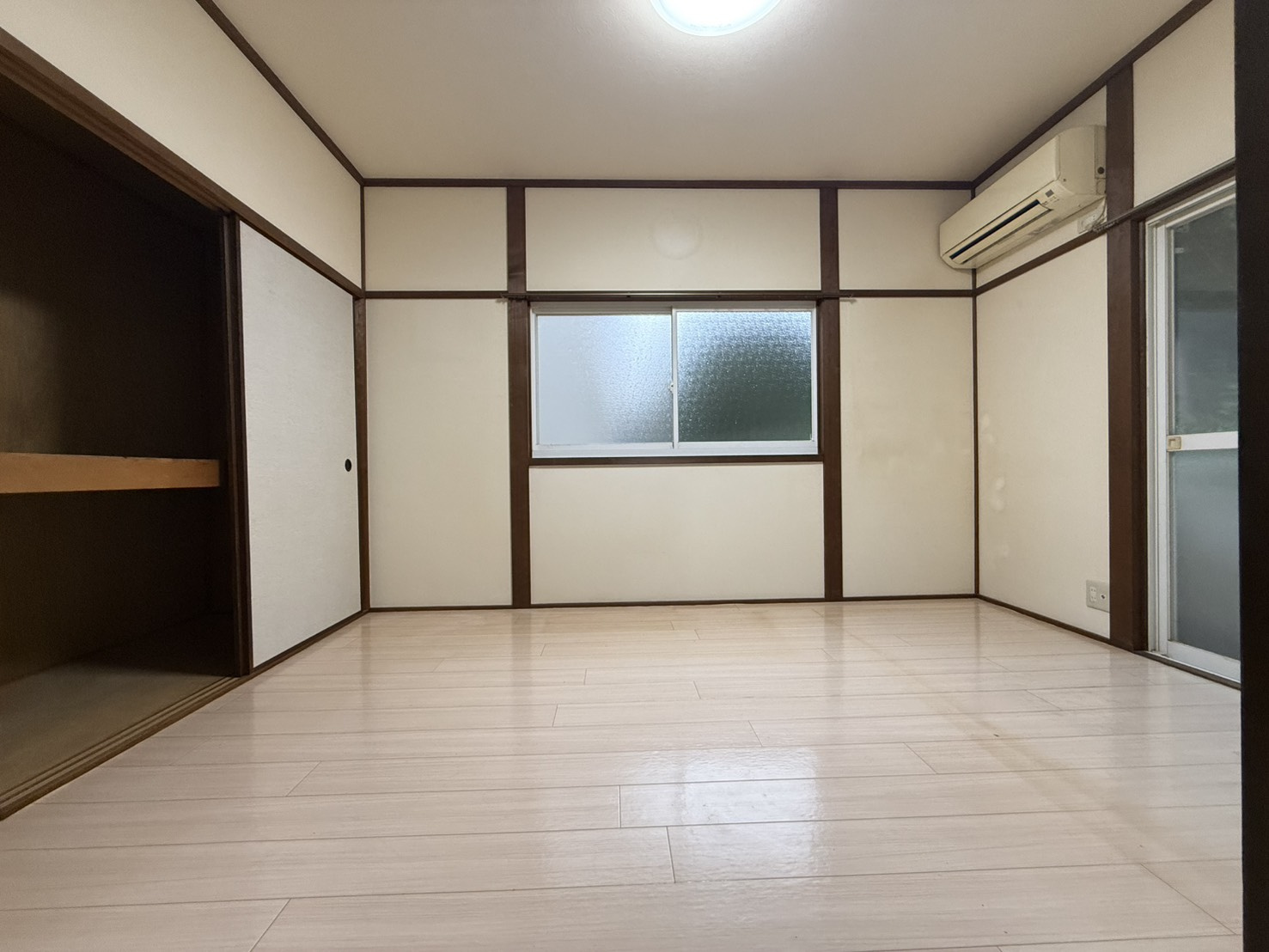 神戸市垂水区福田５丁目のアパートの居間・リビング