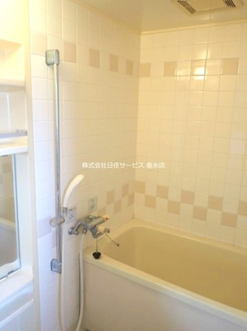 ライオンズマンション西舞子の浴室|きれいなお風呂です
