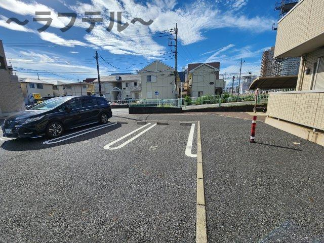 ヴィラグランデの駐車場