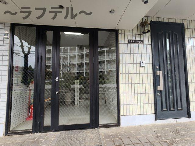 所沢マコトビルのエントランス
