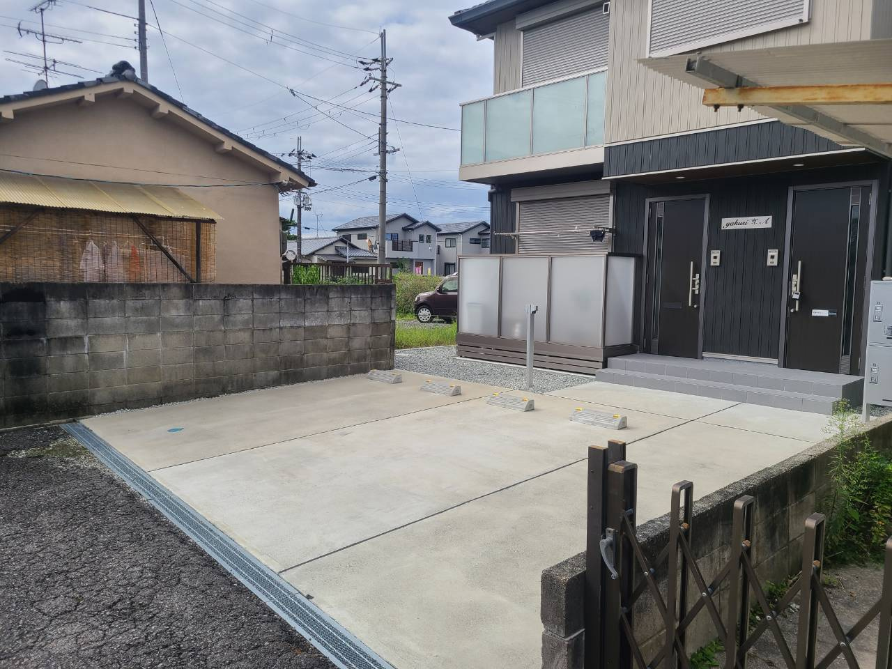 yakusi京（ヤクシ）Aの駐車場
