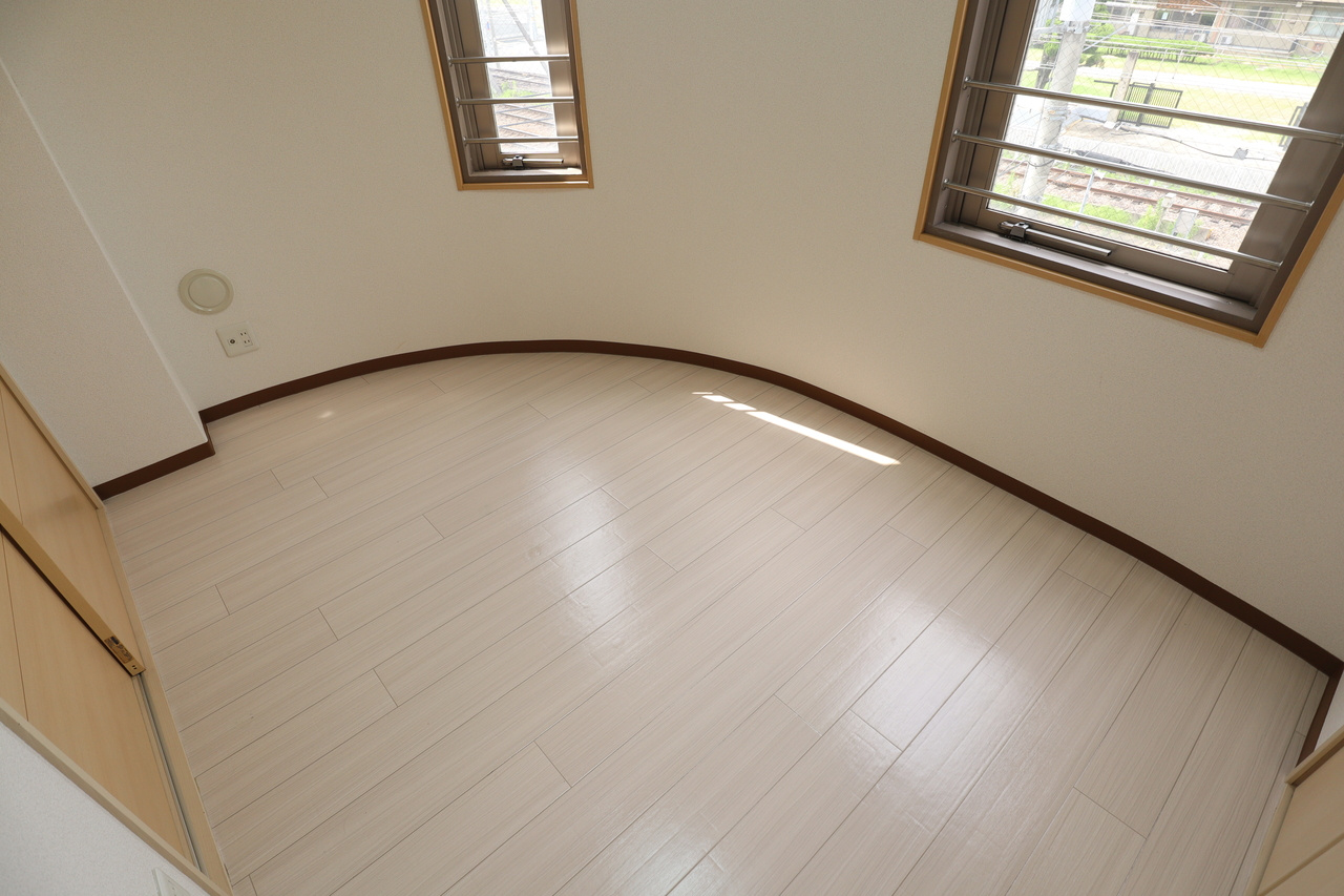 天理市田井庄町の賃貸マンションの洋室