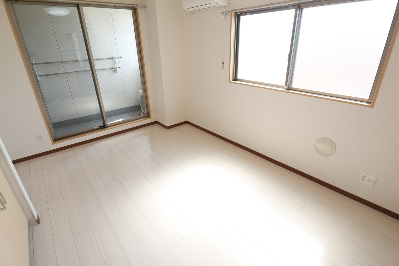 天理市田井庄町の賃貸マンションの居間・リビング