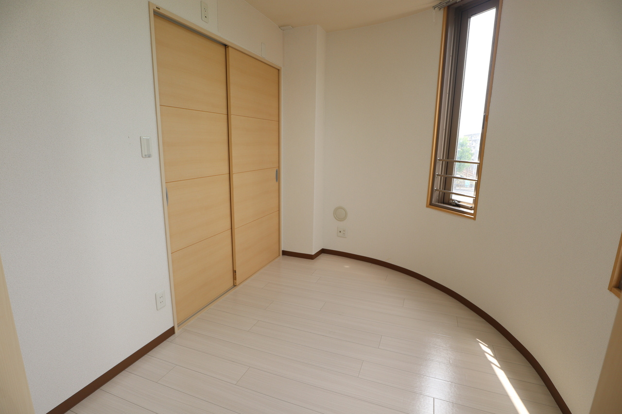 天理市田井庄町の賃貸マンションの洋室