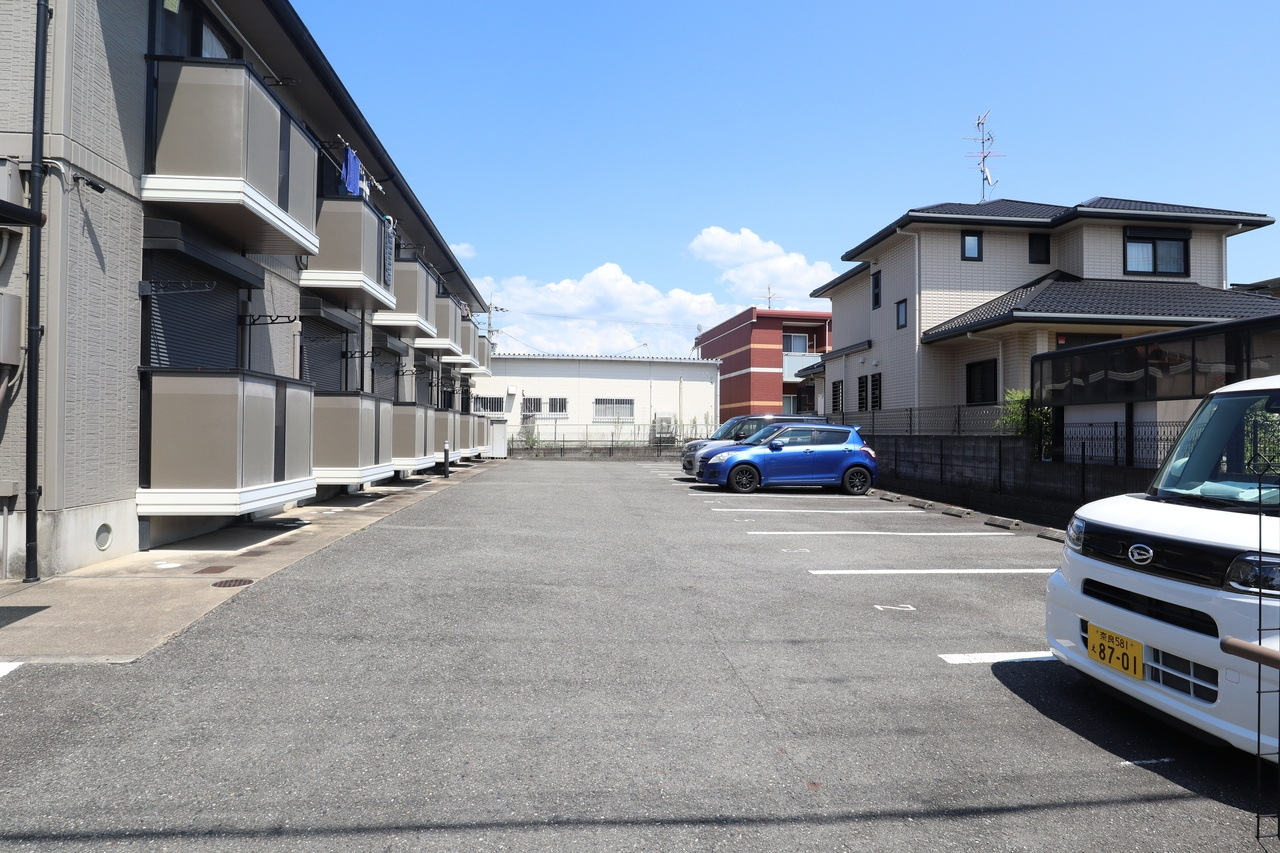 コンフォール奈良南の駐車場