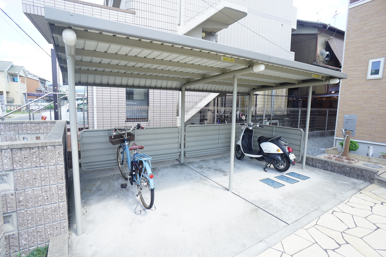 ブローテ（天理市）のエントランス