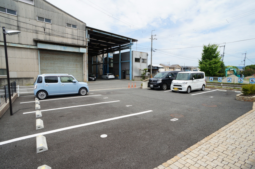 ポルトボヌール　メゾンの駐車場