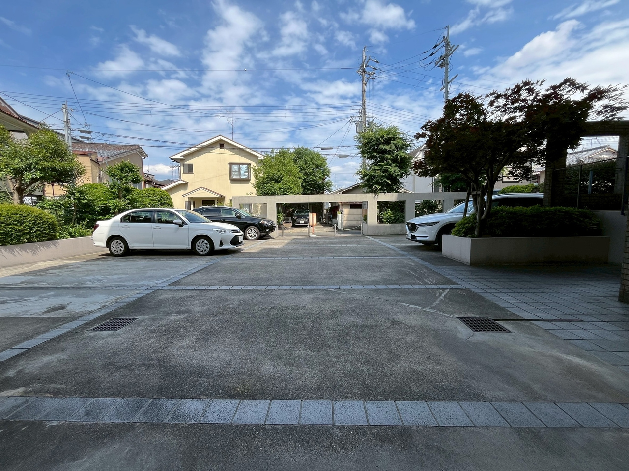 メイゾン桂東の駐車場