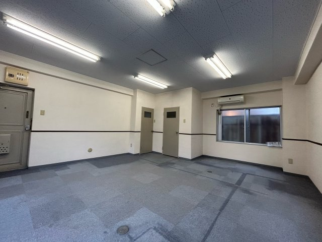 江橋ビルの内装
