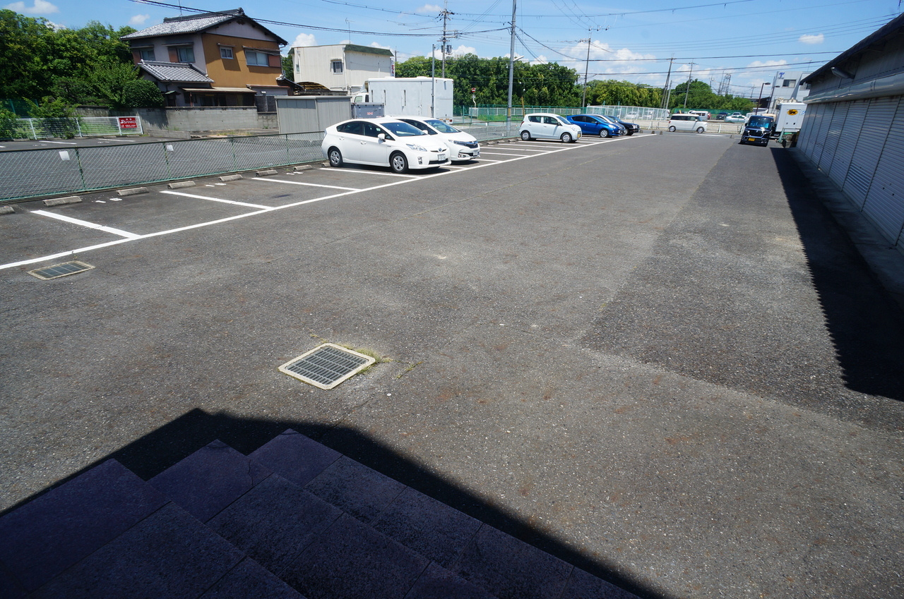 グレースビュー壱番館の駐車場