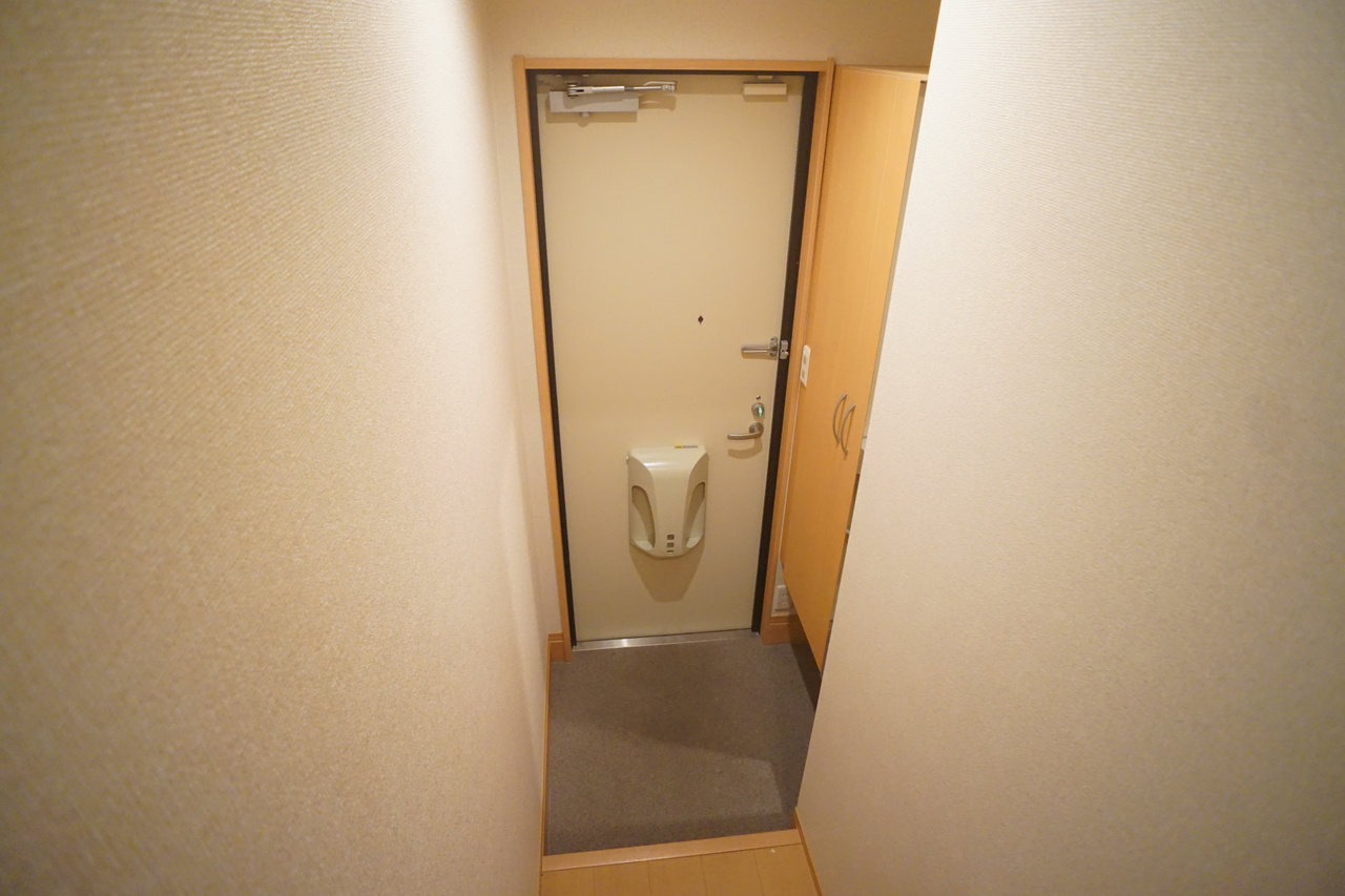 ヴィルヌーブＥ棟の玄関