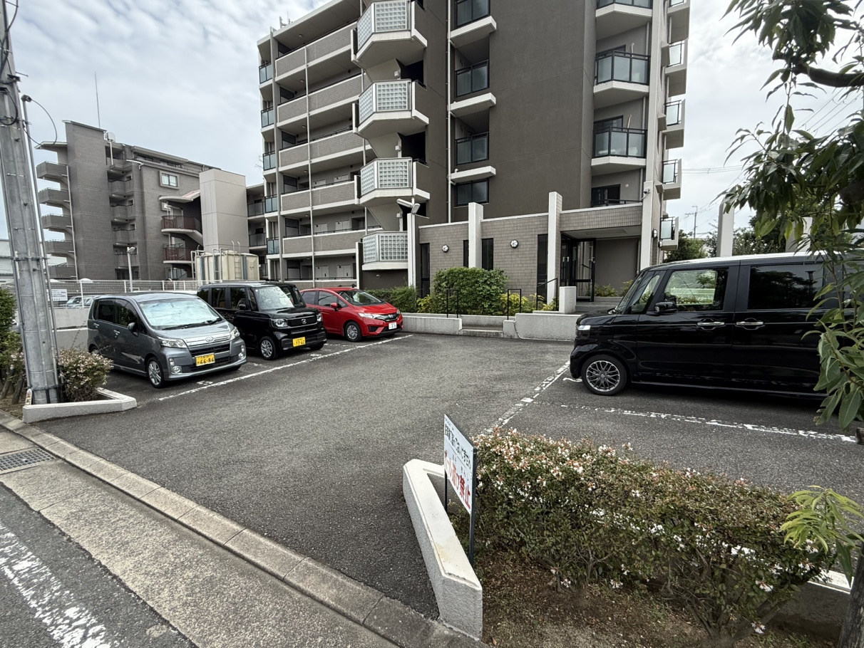 ソルレヴァンテの駐車場|駐車場に車を止められます