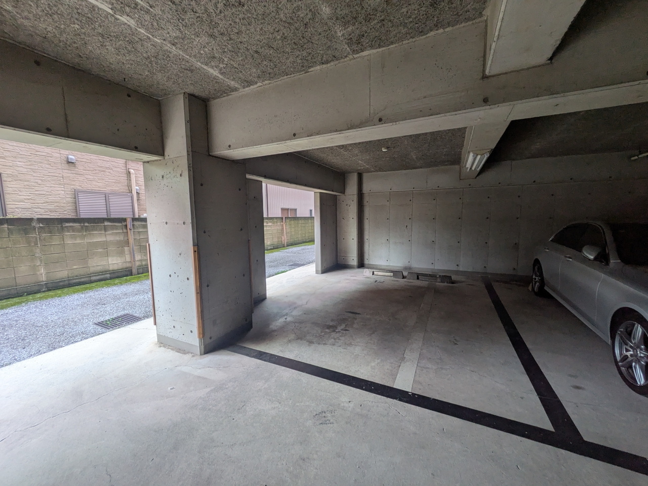 NCKビルの駐車場