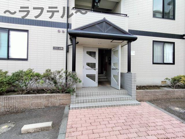 トリヴァンベール小手指のエントランス