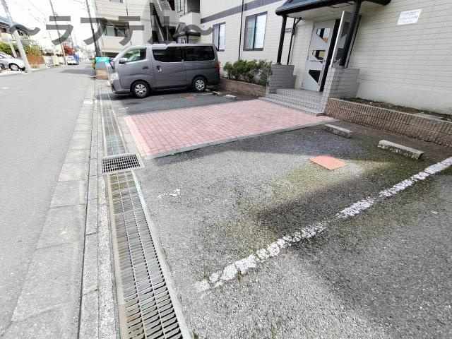 トリヴァンベール小手指の駐車場