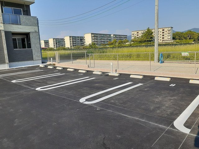 アプリコットⅢの駐車場