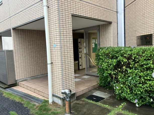 ハイムフローラ本町のエントランス