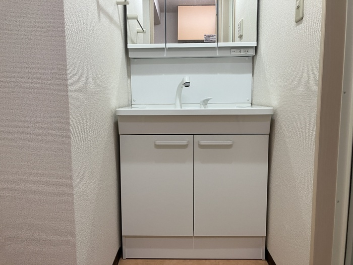 ハイムフローラ本町の独立洗面台|別号室参考写真です。
