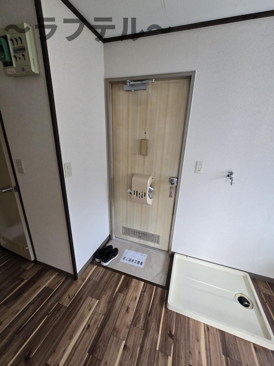 めぐみコーポの玄関