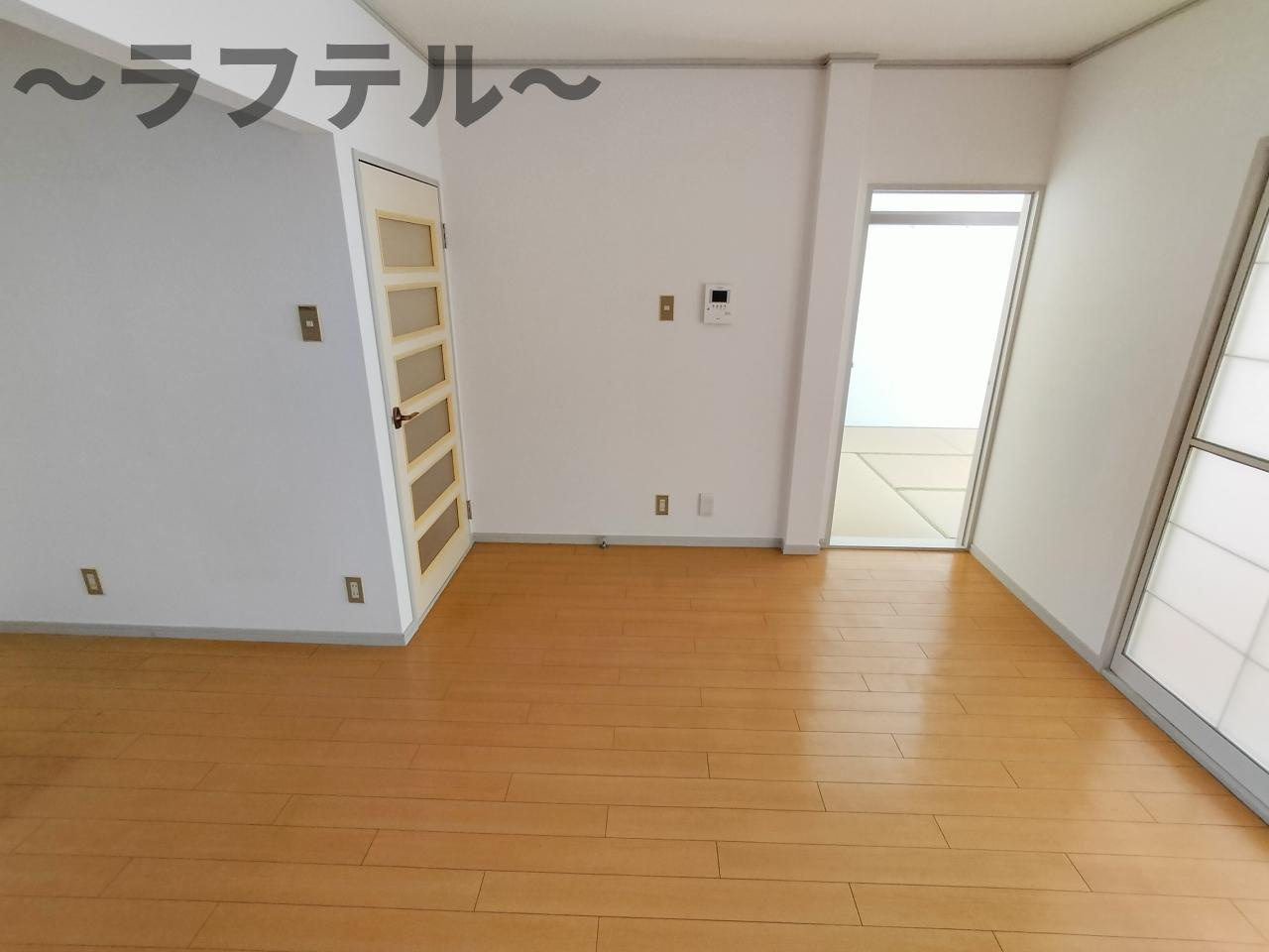 所沢市けやき台２丁目のアパートの居間・リビング