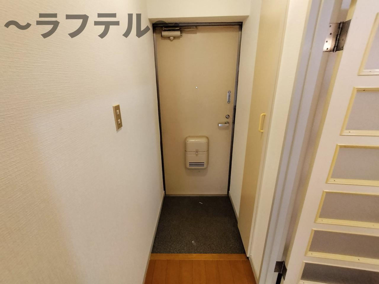 所沢市けやき台２丁目のアパートの玄関