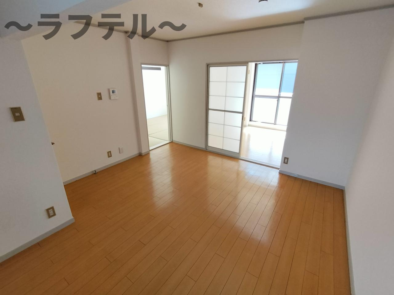 所沢市けやき台２丁目のアパートの居間・リビング