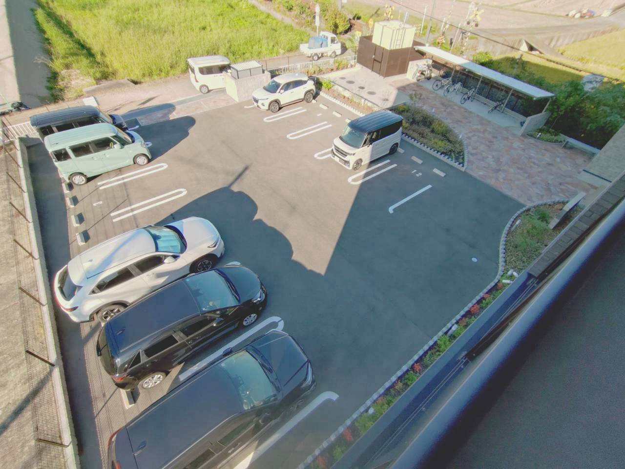 カルセドニーの駐車場