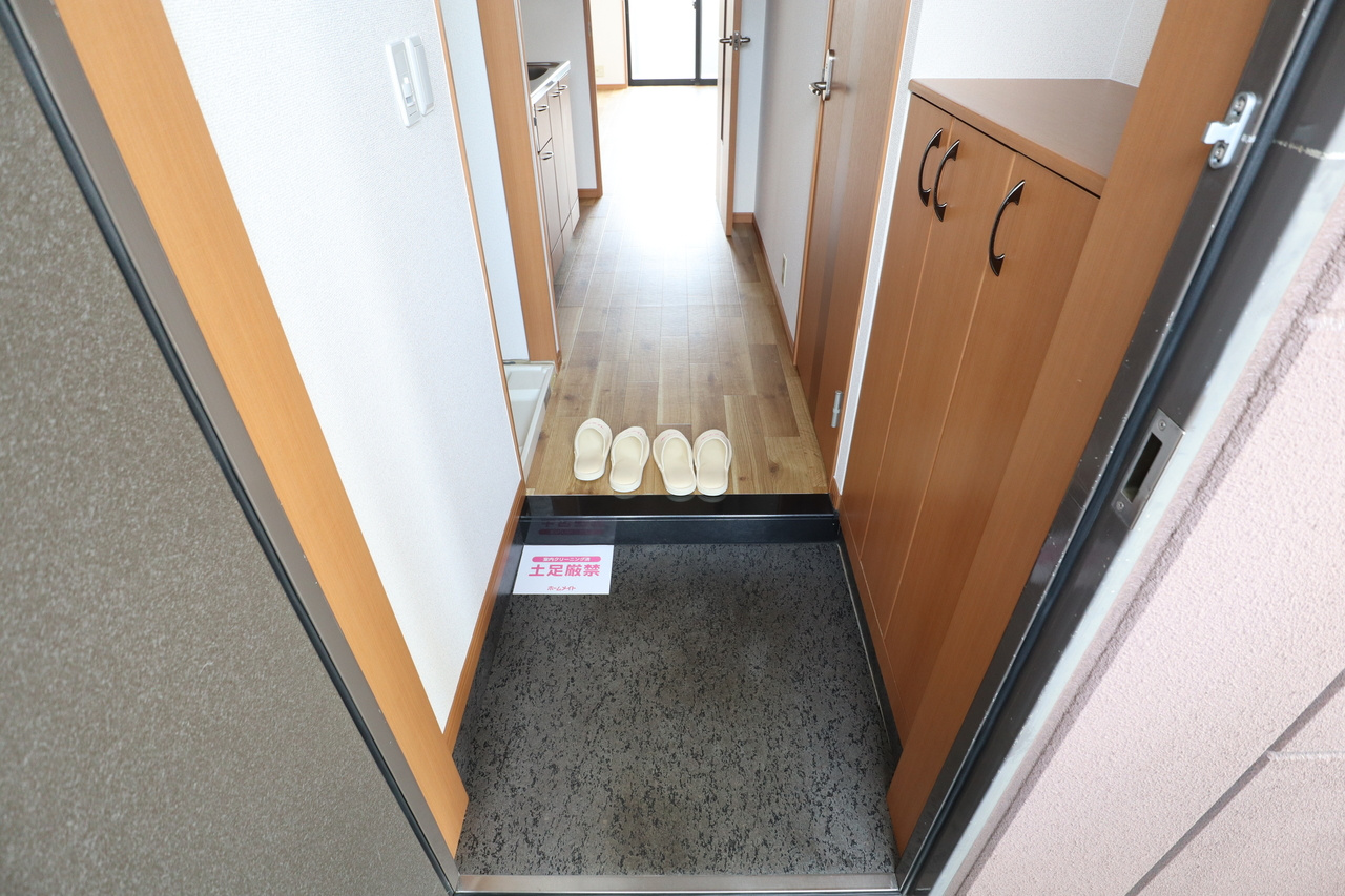 プランドール大和の玄関