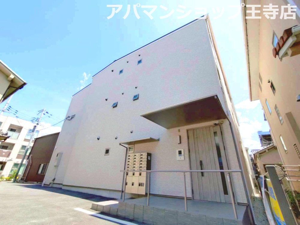 サムクレイン王寺の外観