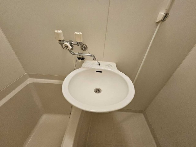 レオパレスプルメリアの洗面所