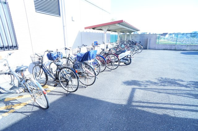 アスカ２１大和小泉の駐車場