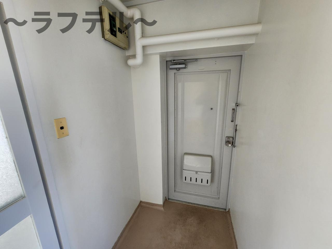 ビレッジハウス所沢2号棟の玄関|別号室イメージ