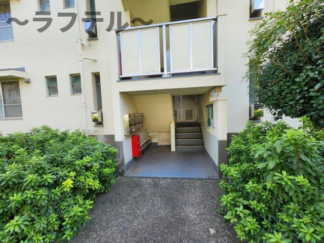 ビレッジハウス所沢2号棟のエントランス