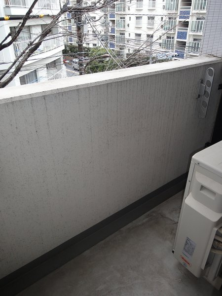 武蔵野市吉祥寺北町３丁目の賃貸マンションのバルコニー
