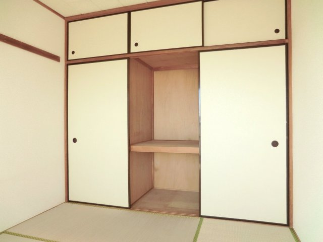 ホワイトオークヴィラ中尾台の収納|★収納・押入れタイプ★