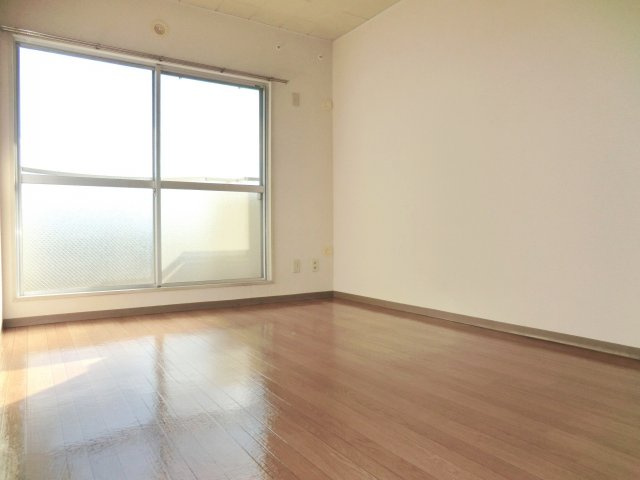 ホワイトオークヴィラ中尾台の洋室|★南側・洋室６帖の居室画像・全室にエアコンを設置しています★