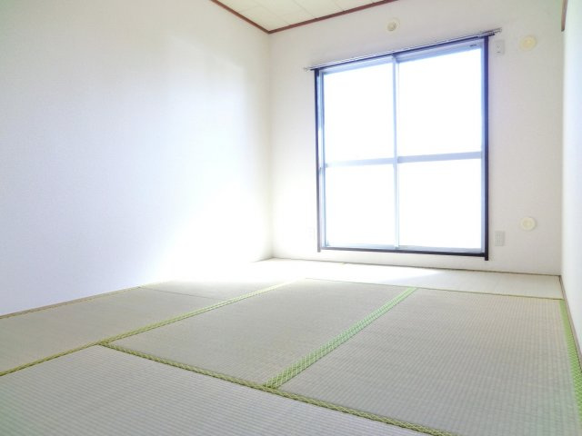 ホワイトオークヴィラ中尾台の和室|★和室６帖の画像です。全室にエアコンを設置しています★
