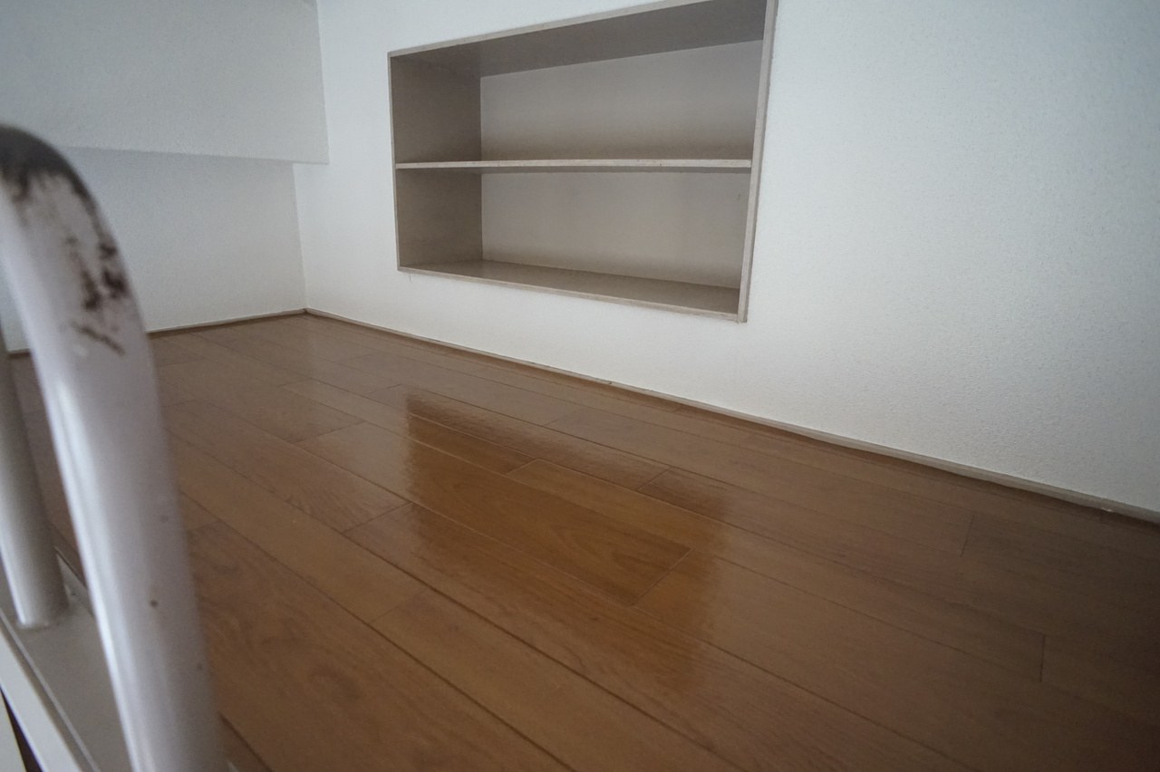プレアール東生駒の洋室